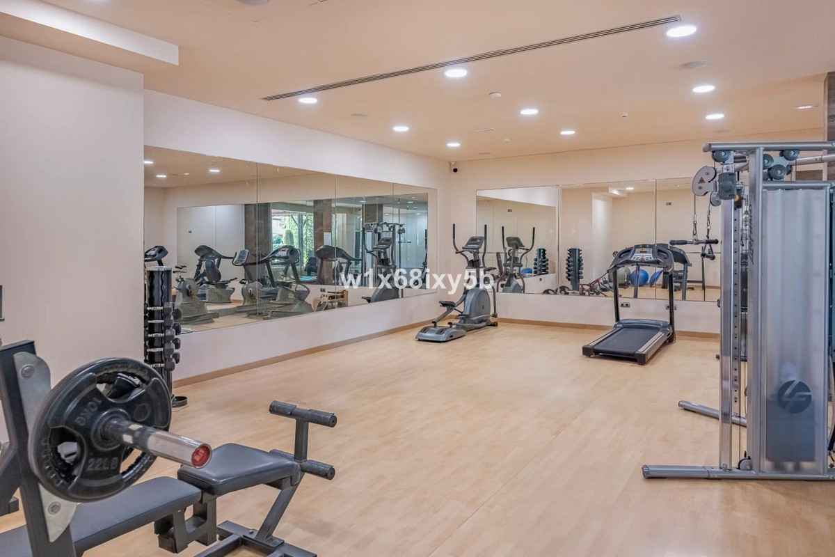 3 Bedroom Penthouse in Benahavís - Photo 29