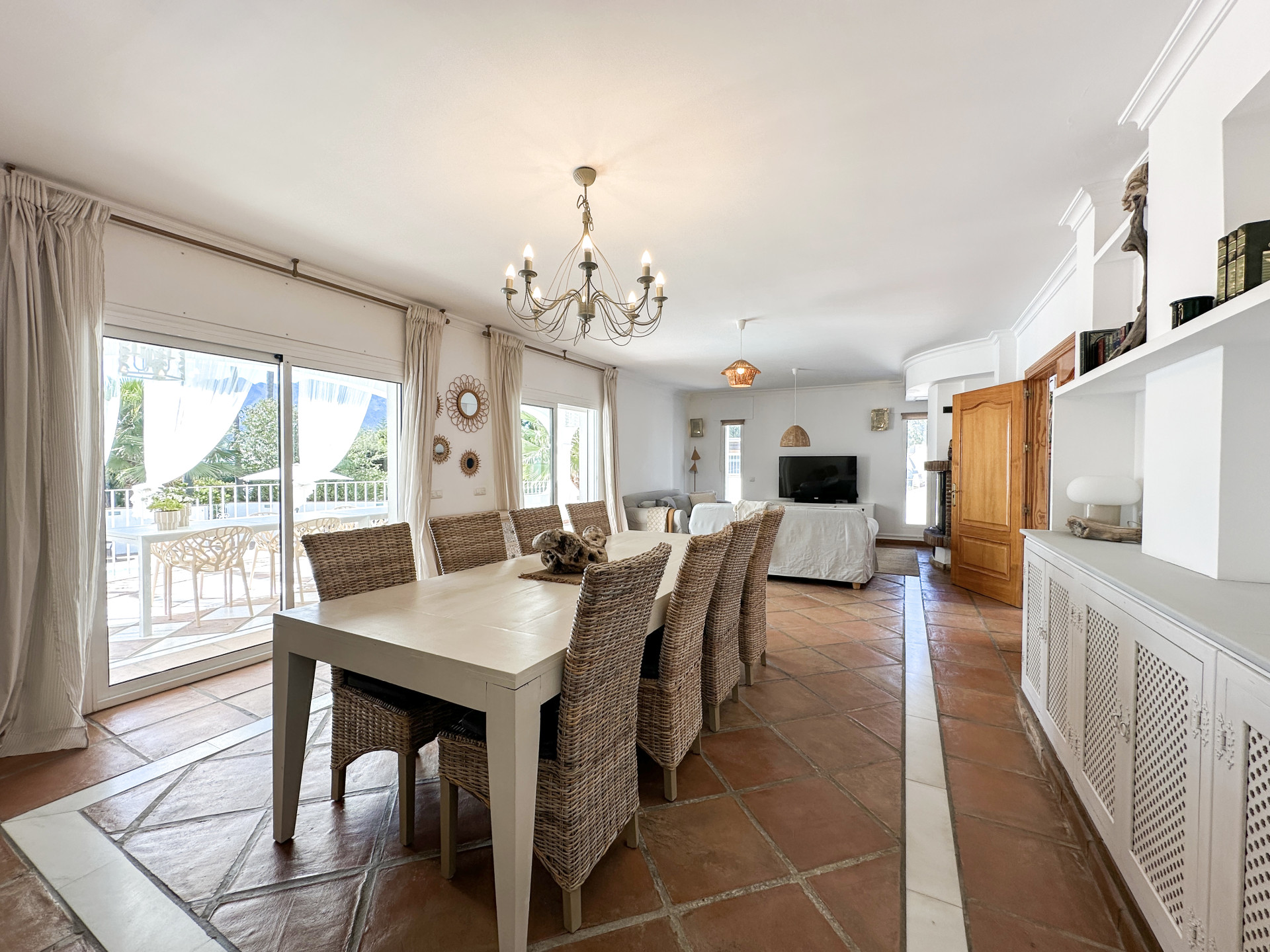 6 Bedroom Villa in Estepona - Photo 7