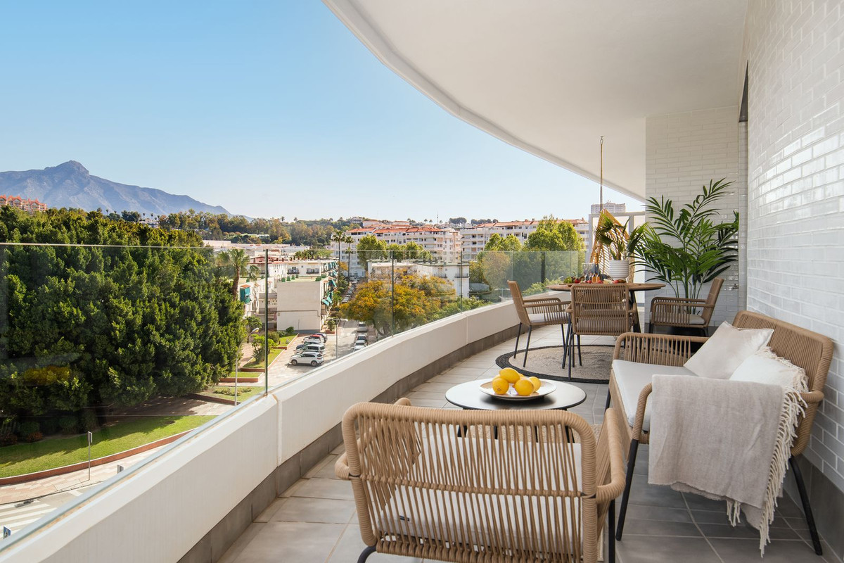 2 Bedroom Apartment in Marbella - Photo 3