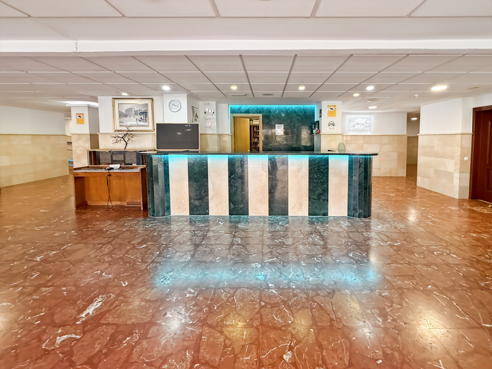 2 Bedroom Apartment in Benalmádena - Photo 18