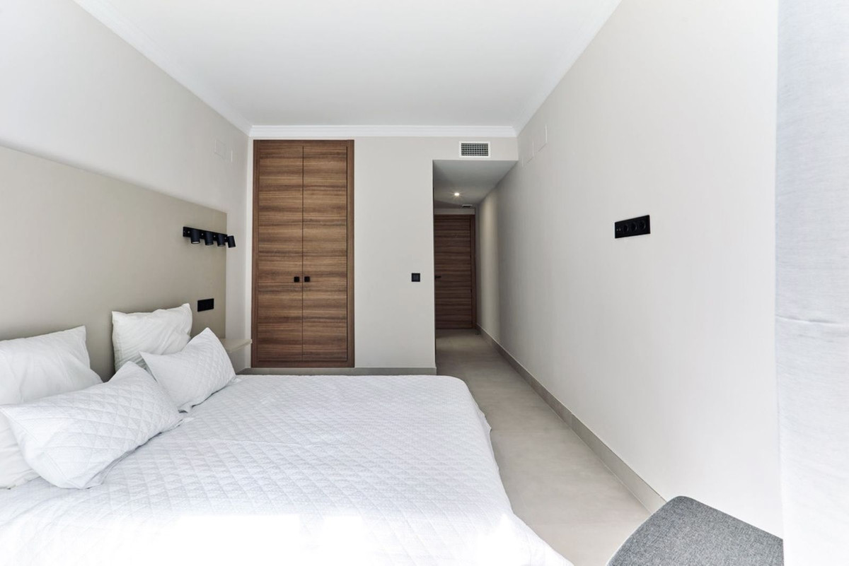 3 Bedroom Apartment in San Pedro de Alcántara - Photo 8
