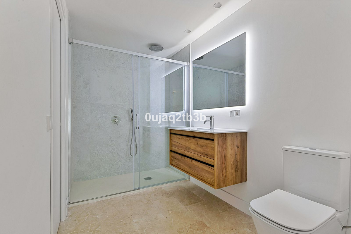 3 Bedroom Apartment in Marbella - Photo 16