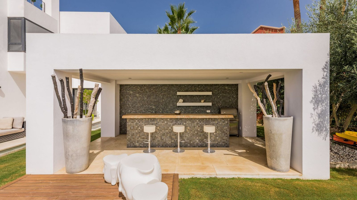5 Bedroom Villa in Marbella - Photo 18
