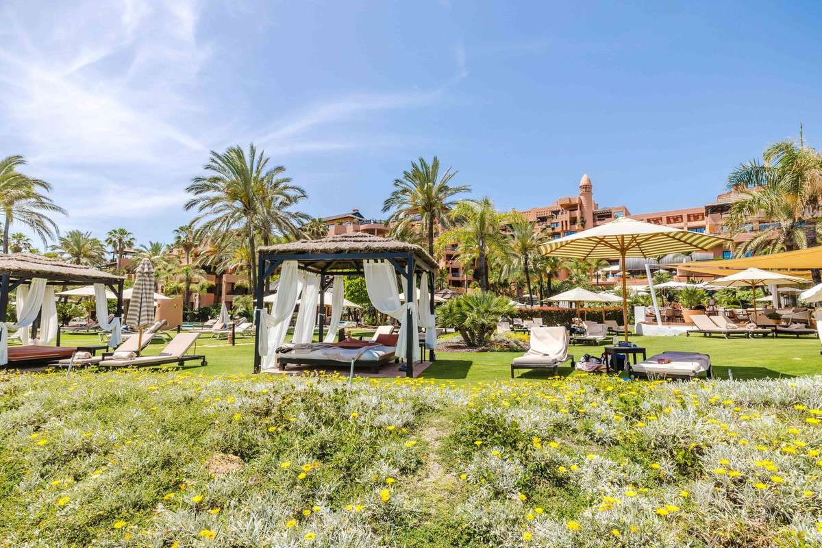 2 Bedroom Apartment in Estepona - Photo 25