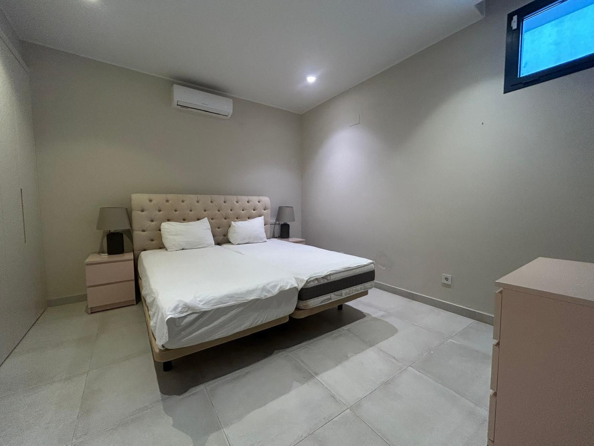 4 Bedroom Villa in Estepona - Photo 16