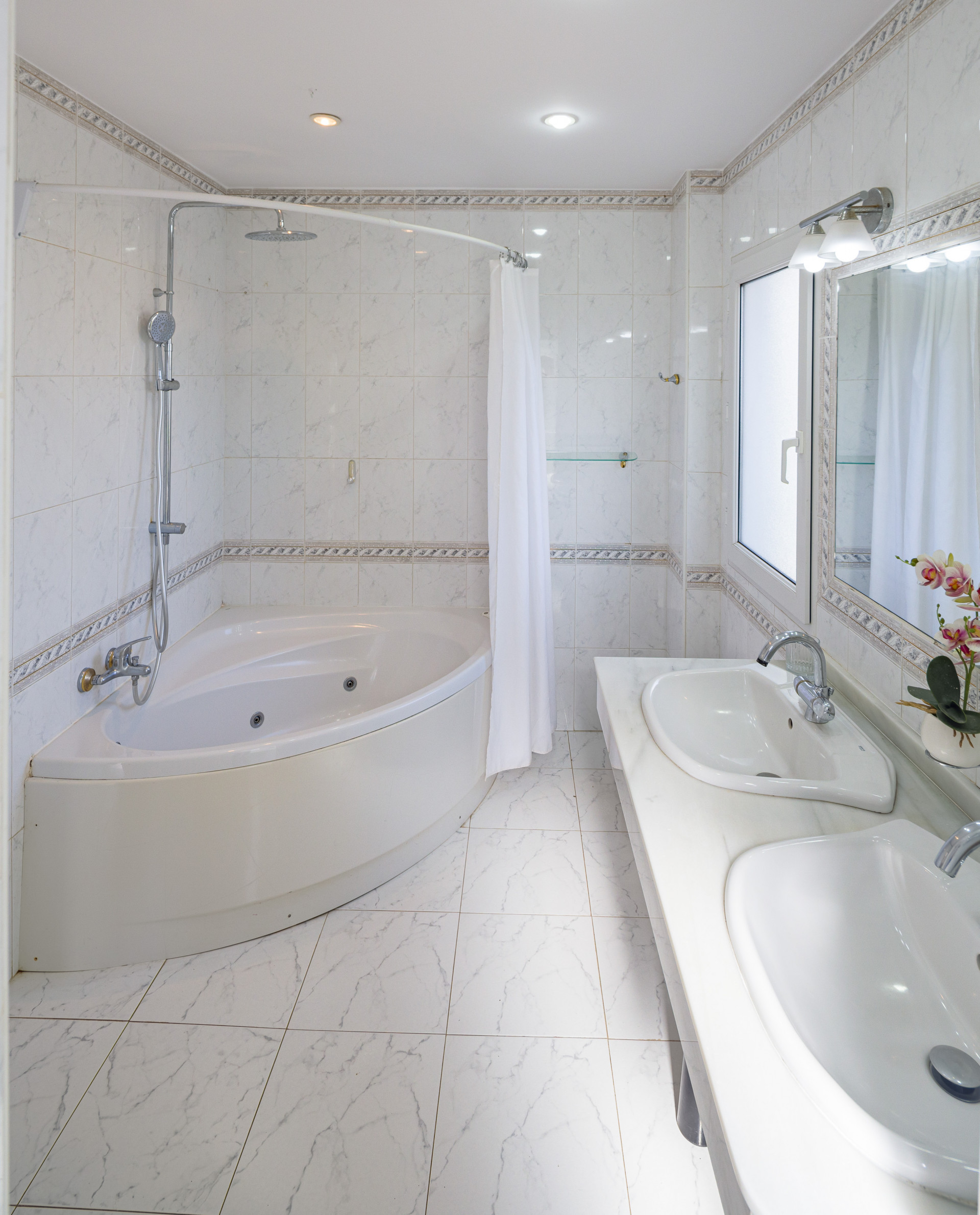 3 Bedroom Villa in Marbella - Photo 36
