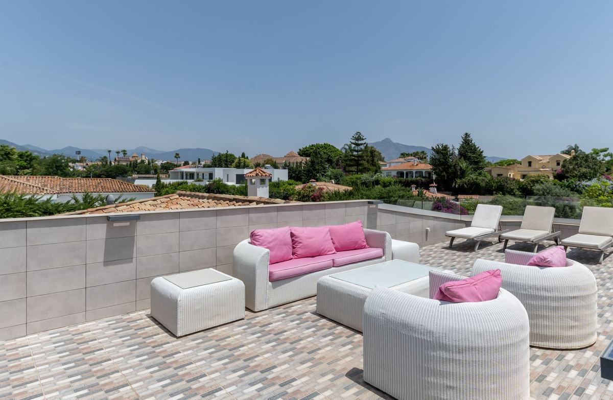 8 Bedroom Villa in San Pedro de Alcántara - Photo 19
