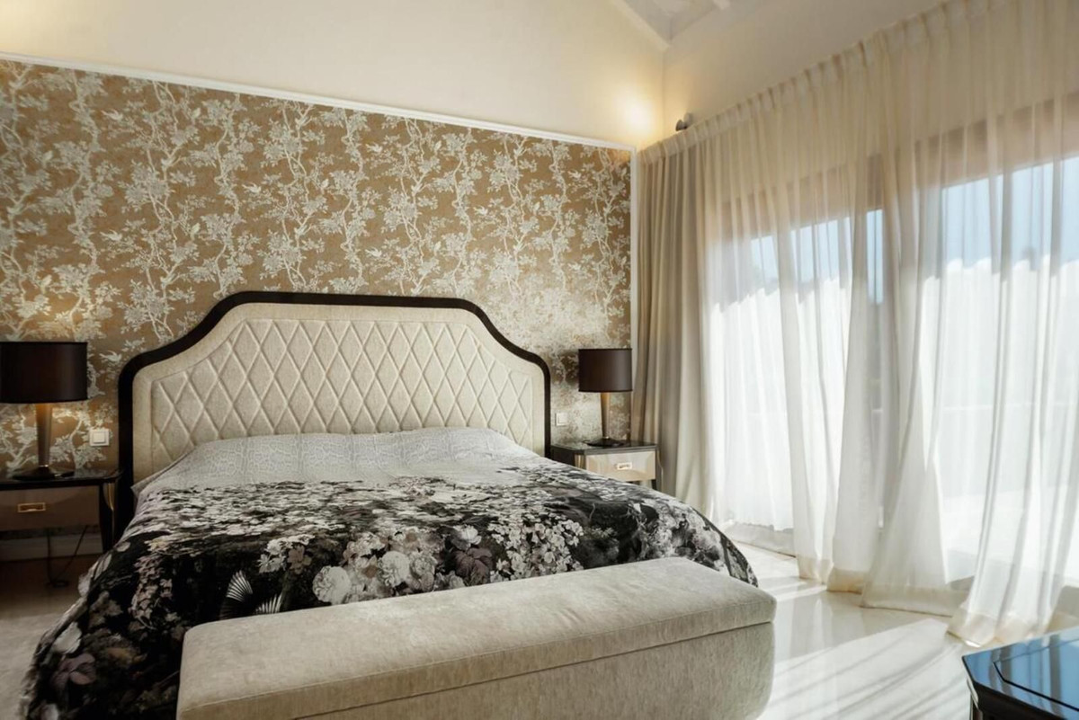 3 Bedroom Penthouse in Estepona - Photo 14