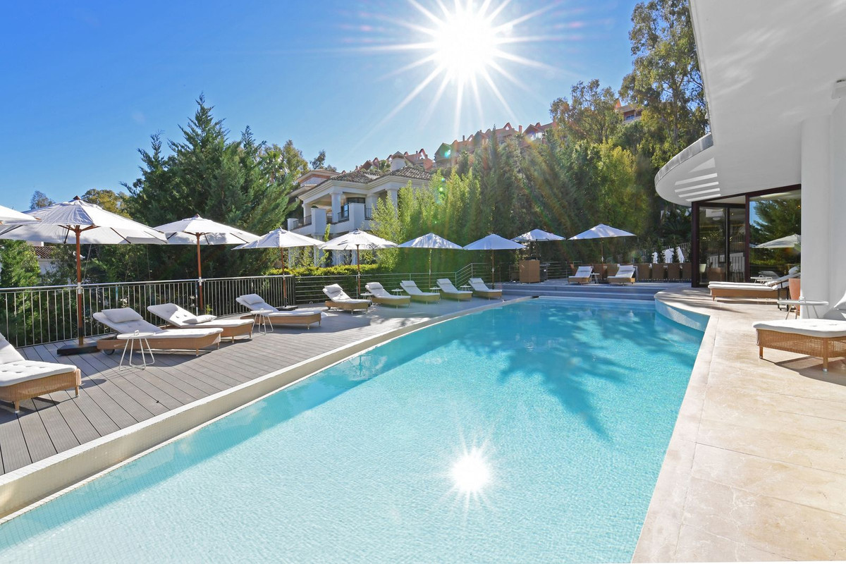 7 Bedroom Villa in Marbella - Photo 8