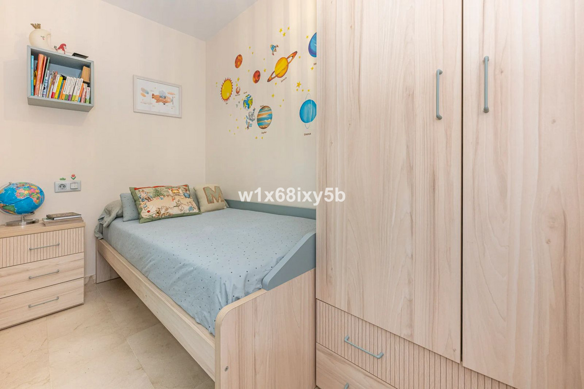 1 Bedroom Apartment in Estepona - Photo 12