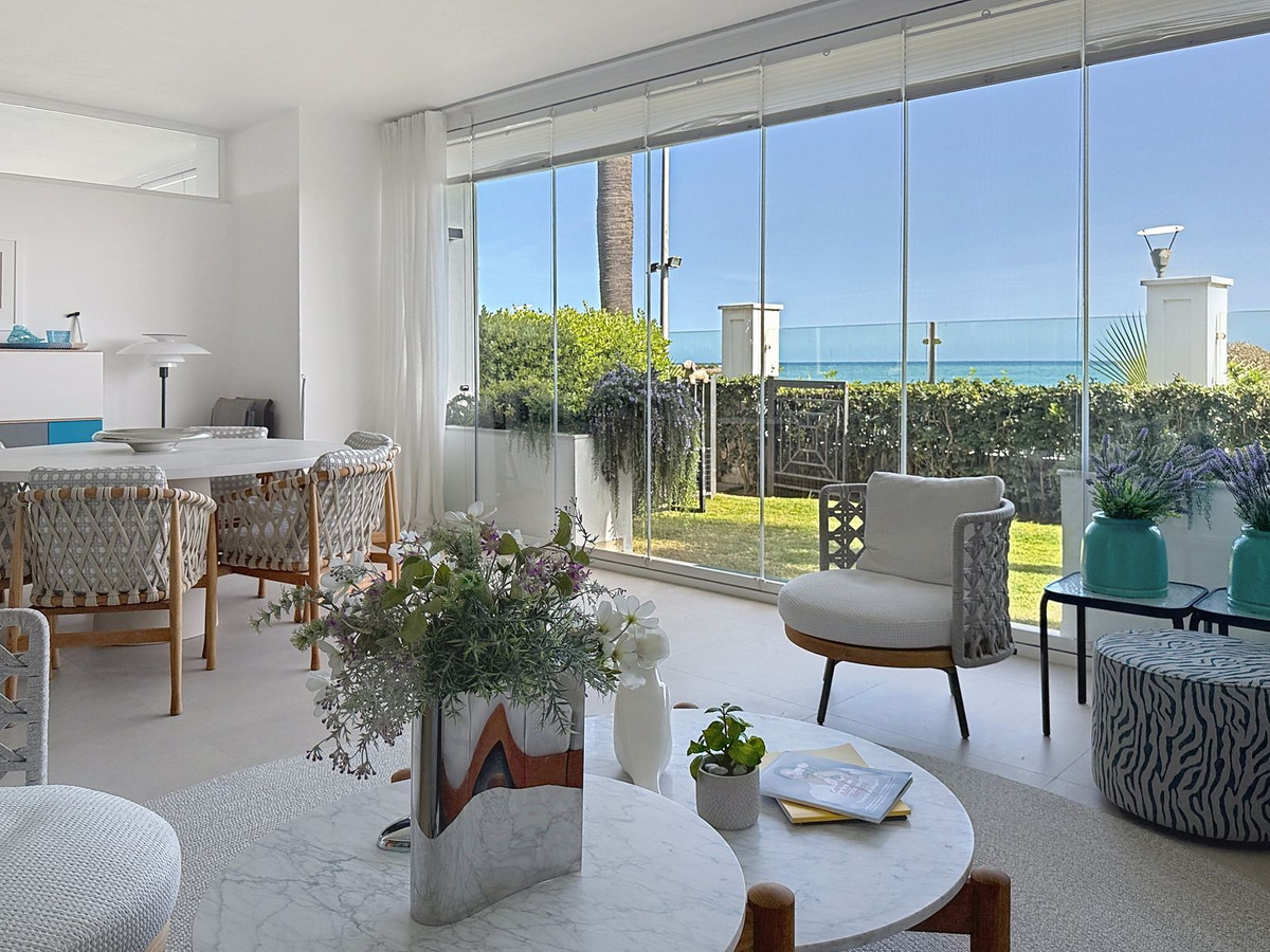 2 Bedroom Apartment in Estepona - Photo 19