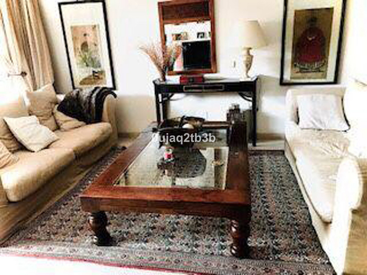 3 Bedroom Apartment in Estepona - Photo 10