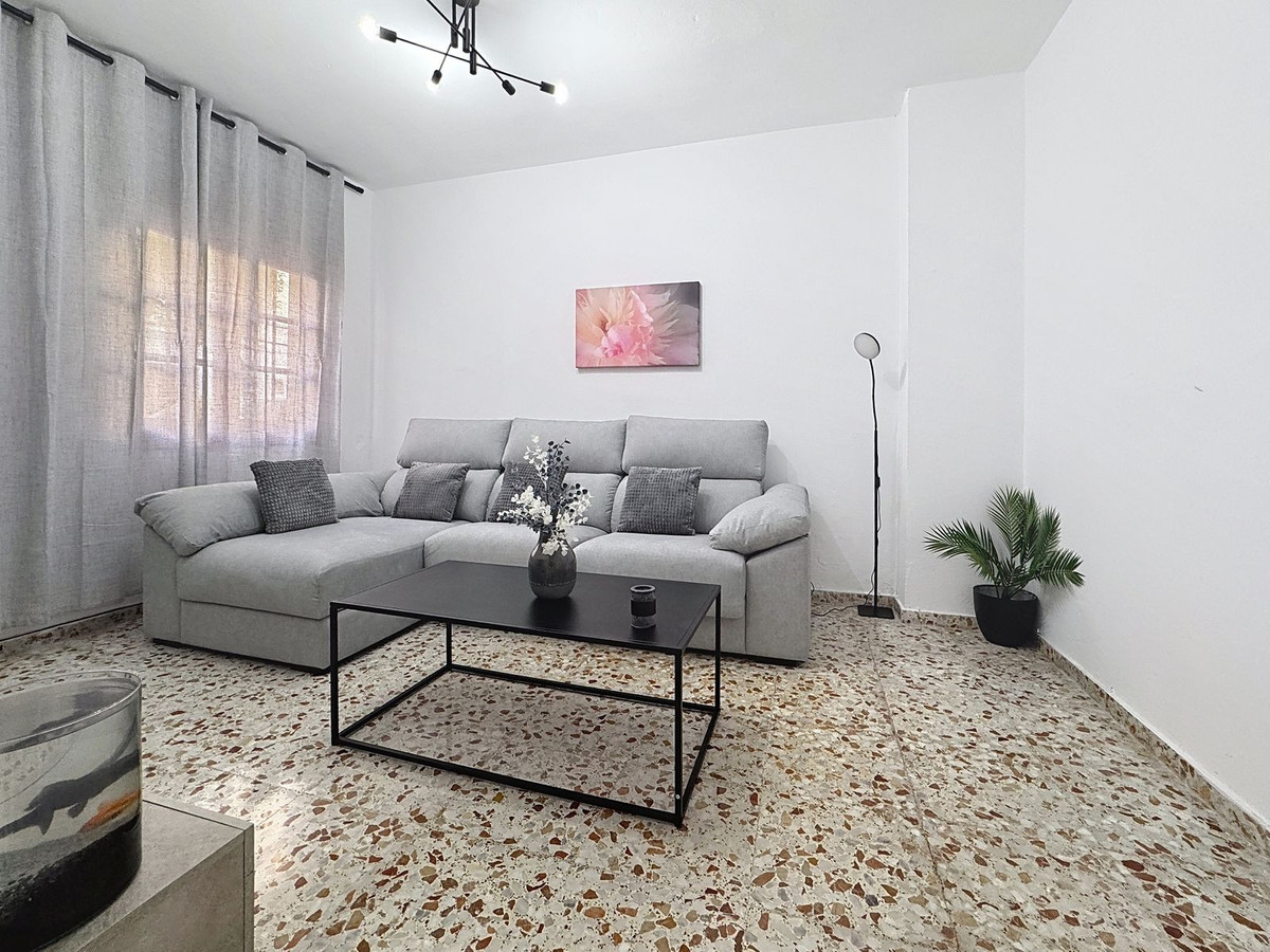 5 Bedroom Villa in Estepona - Photo 5
