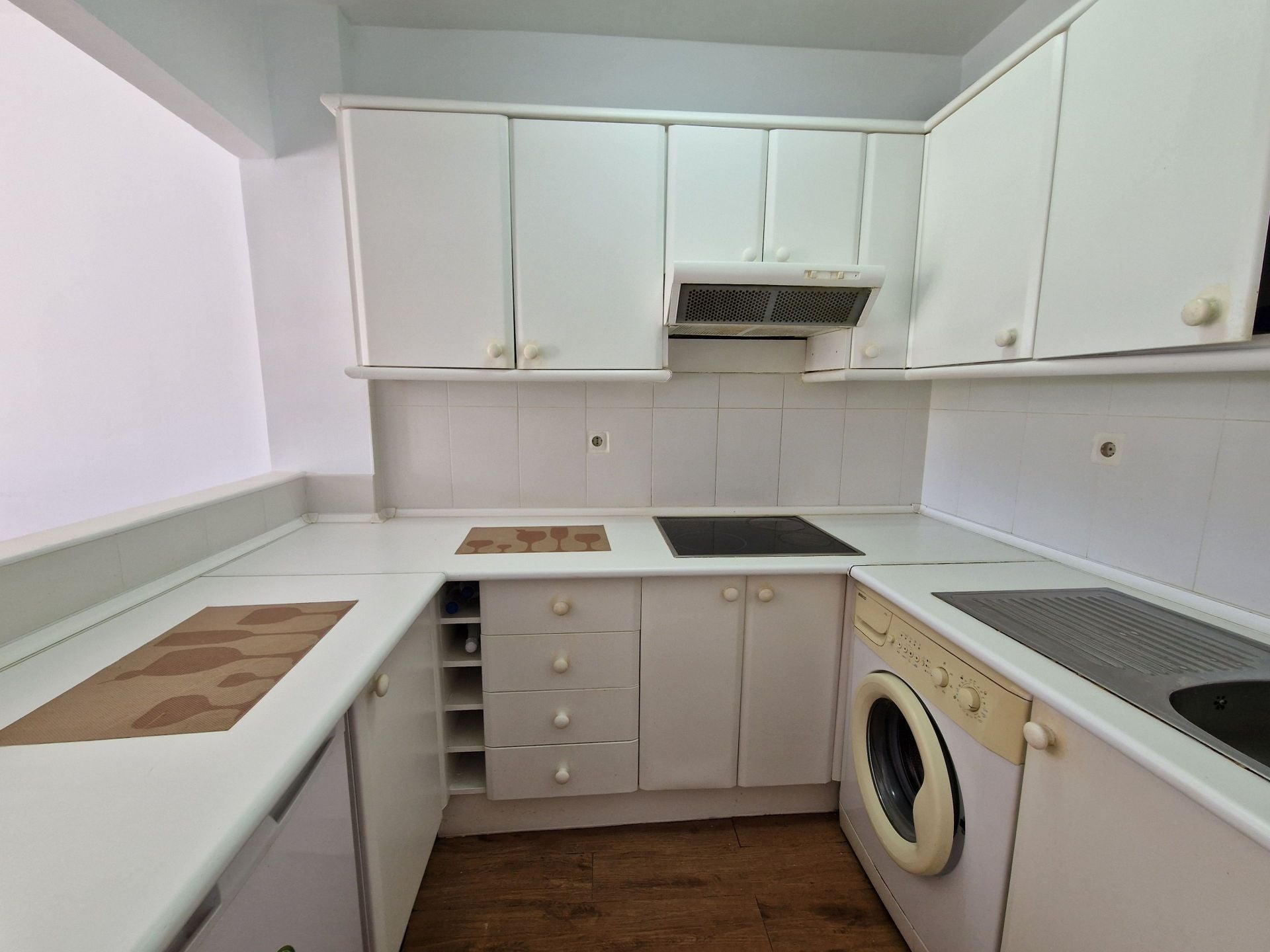 1 Bedroom Apartment in Marbella - Photo 9
