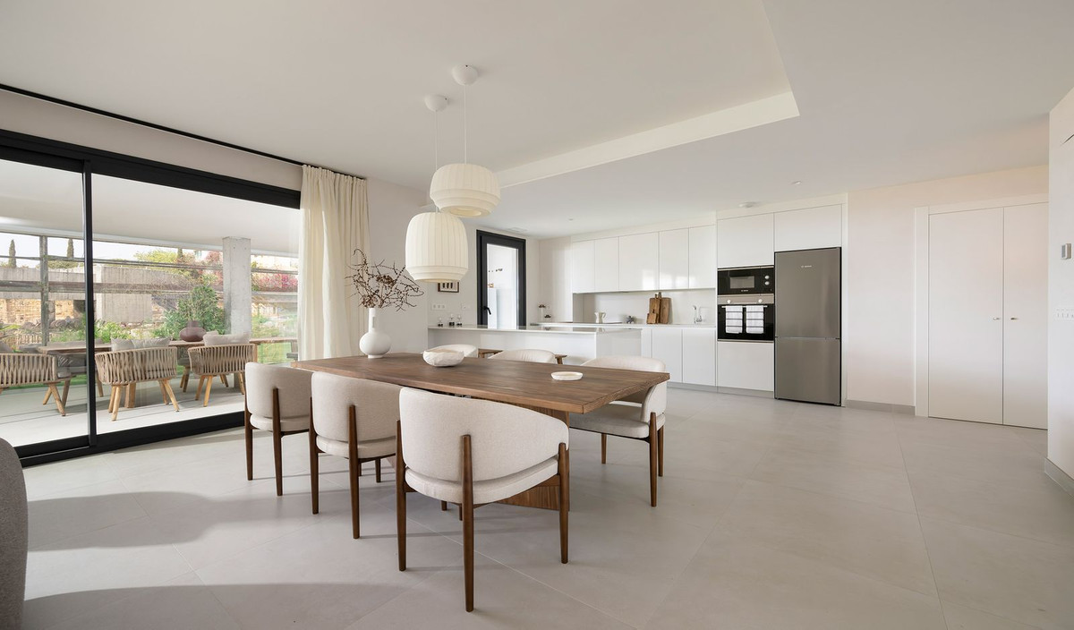 3 Bedroom Apartment in Marbella - Photo 3