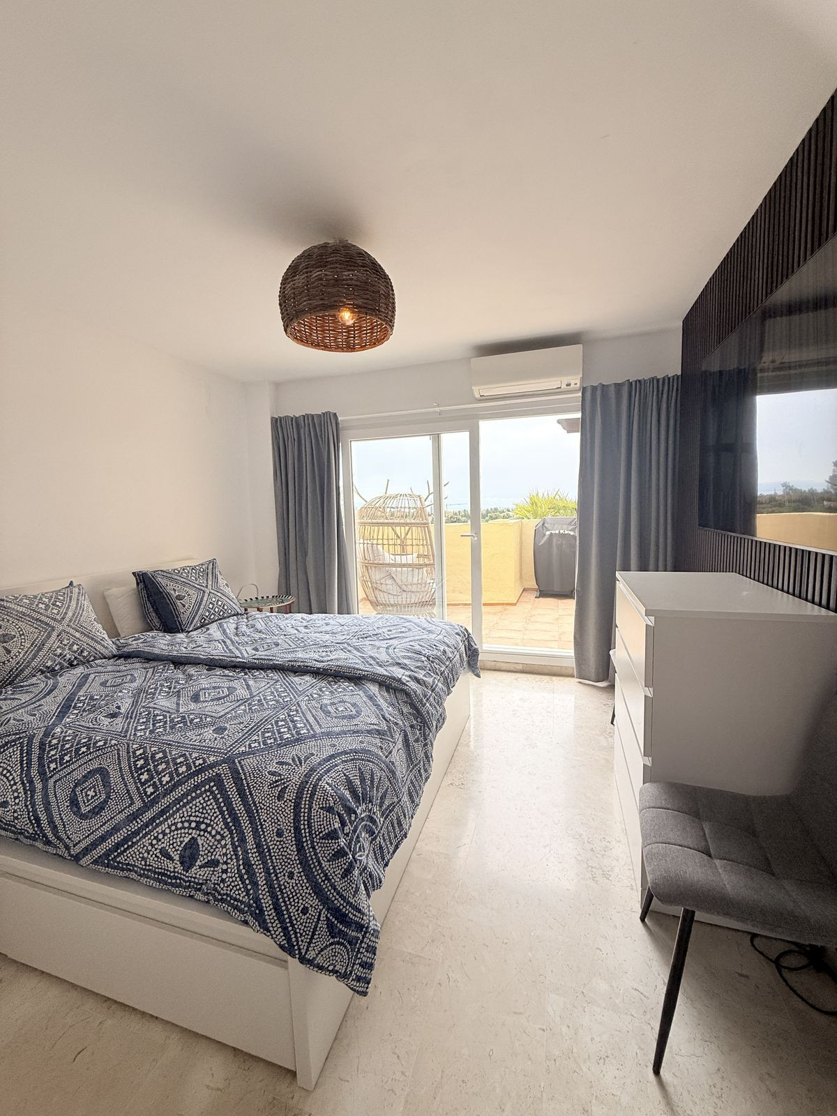 2 Bedroom Apartment in Estepona - Photo 7