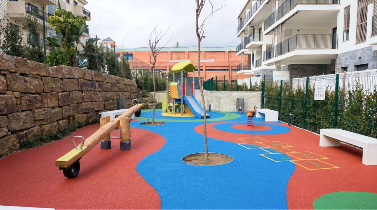 2 Bedroom Apartment in Estepona - Photo 15