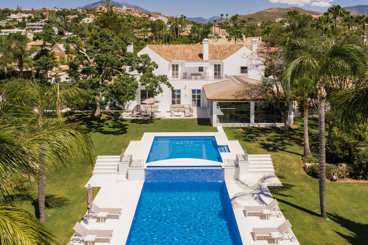 Villa in Nueva Andalucia