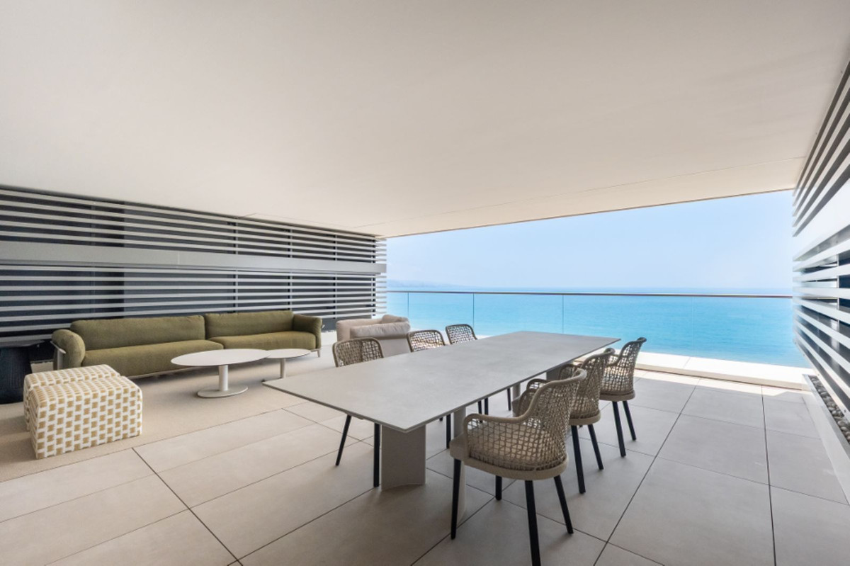 3 Bedroom Apartment in Málaga - Photo 2