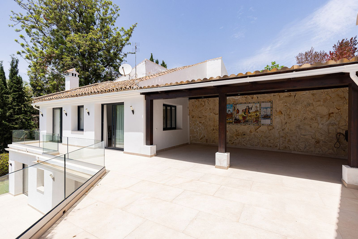 4 Bedroom Villa in Marbella - Photo 11