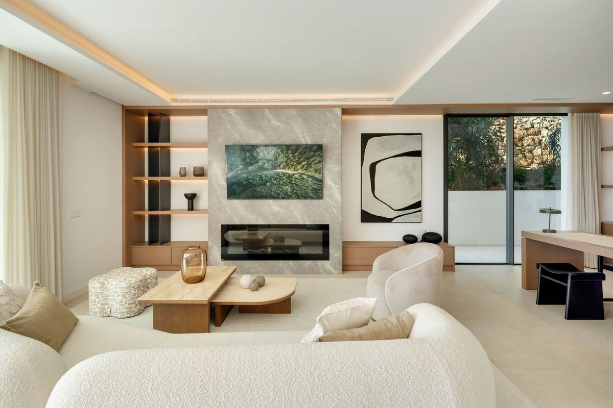 5 Bedroom Villa in Marbella - Photo 4