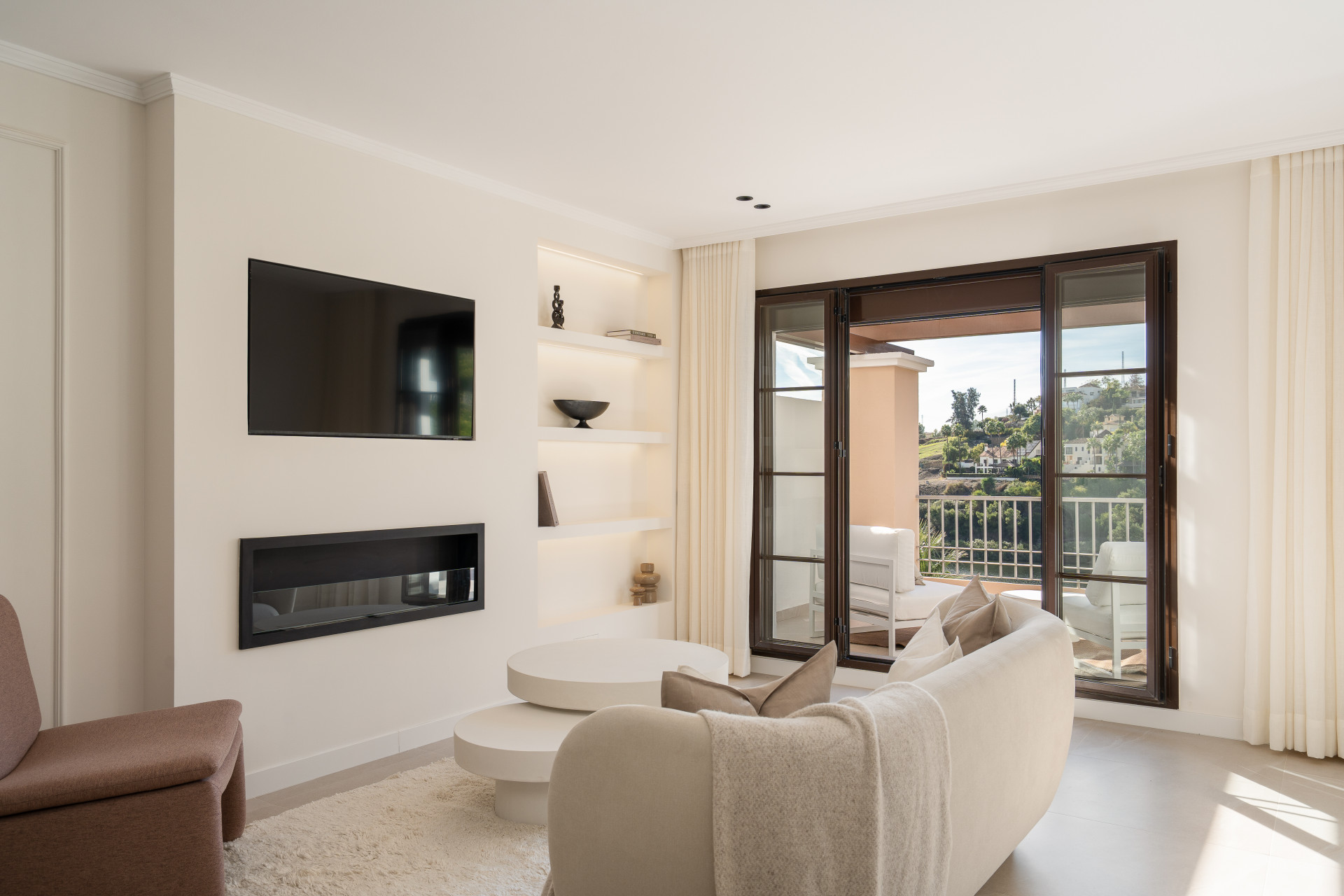 3 Bedroom Penthouse in Benahavís - Photo 24