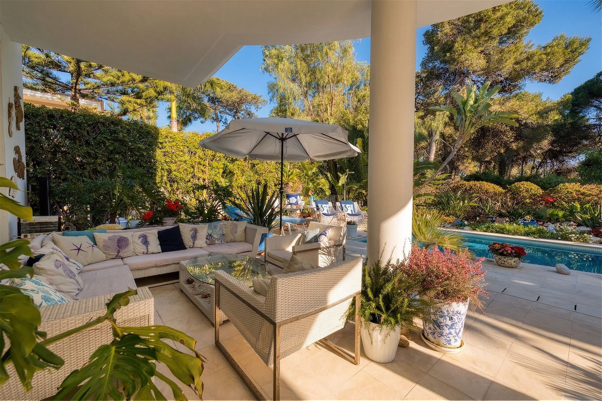 4 Bedroom Villa in Estepona - Photo 22
