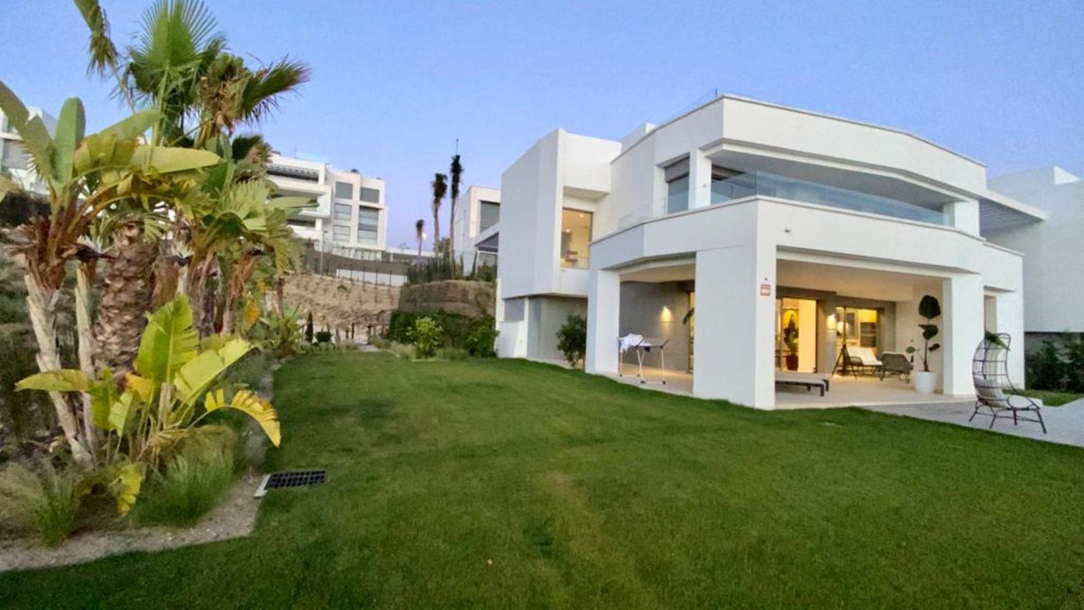 4 Bedroom Villa in Marbella - Photo 23