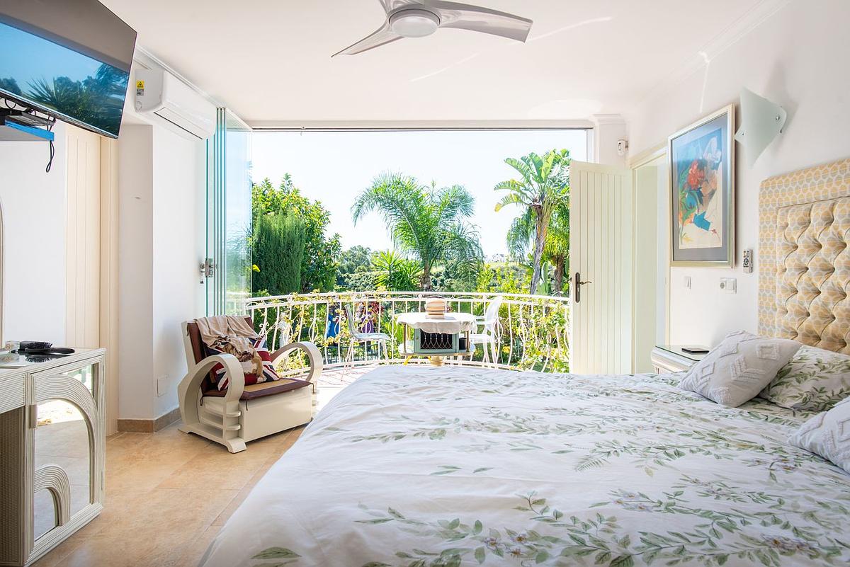4 Bedroom Villa in Estepona - Photo 9