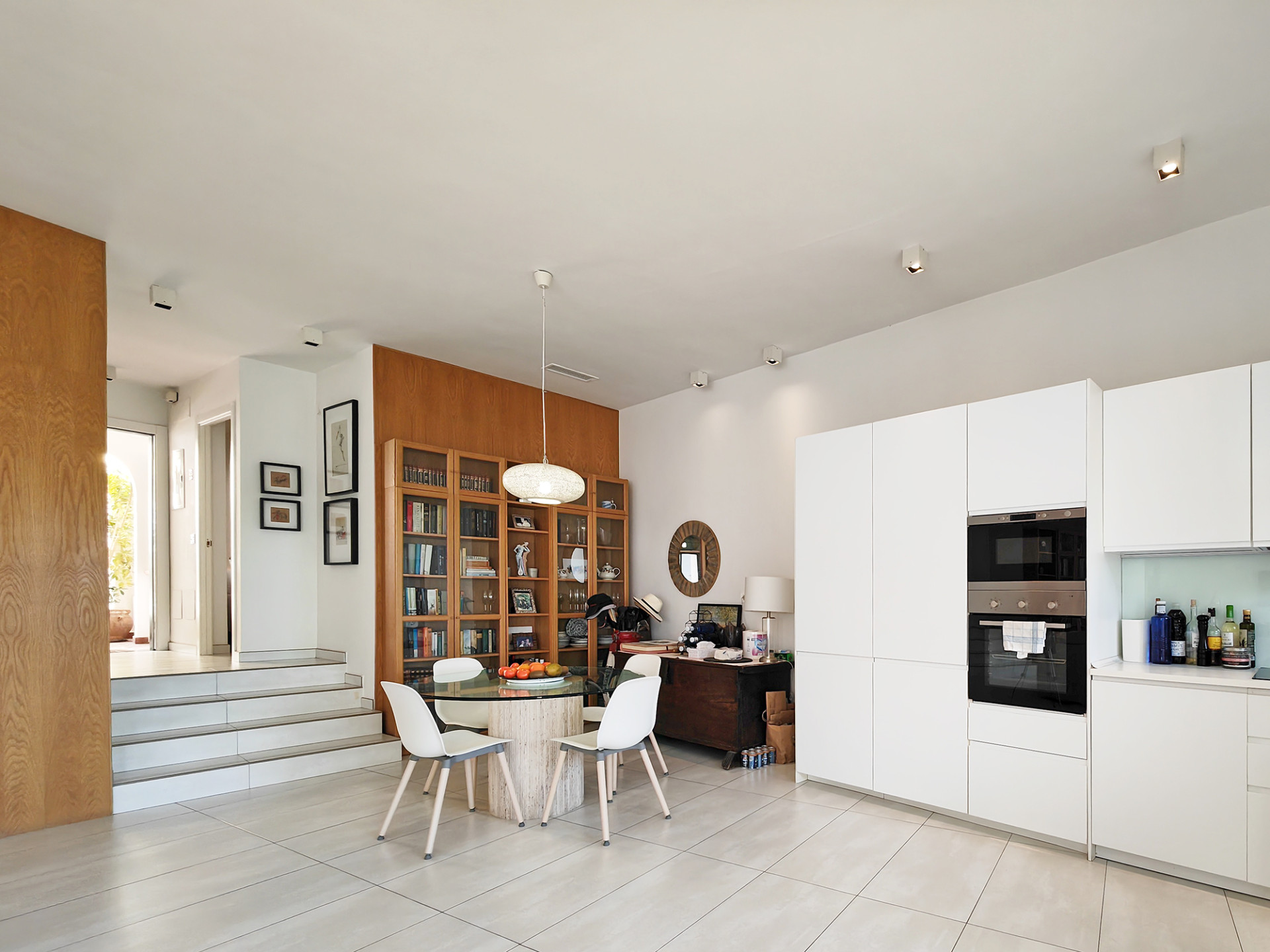 2 Bedroom Apartment in Marbella - Photo 5