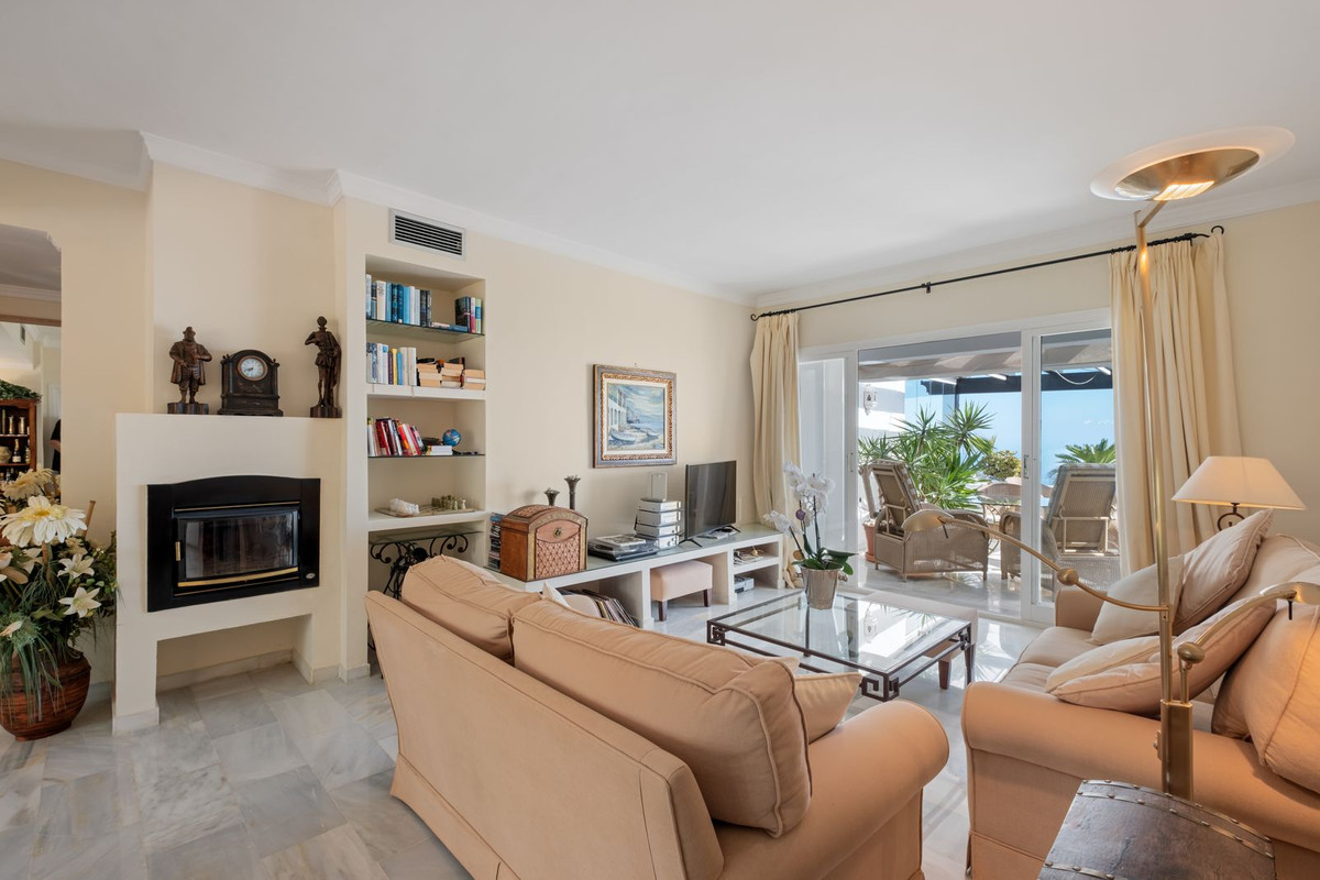 2 Bedroom Apartment in Marbella - Photo 6