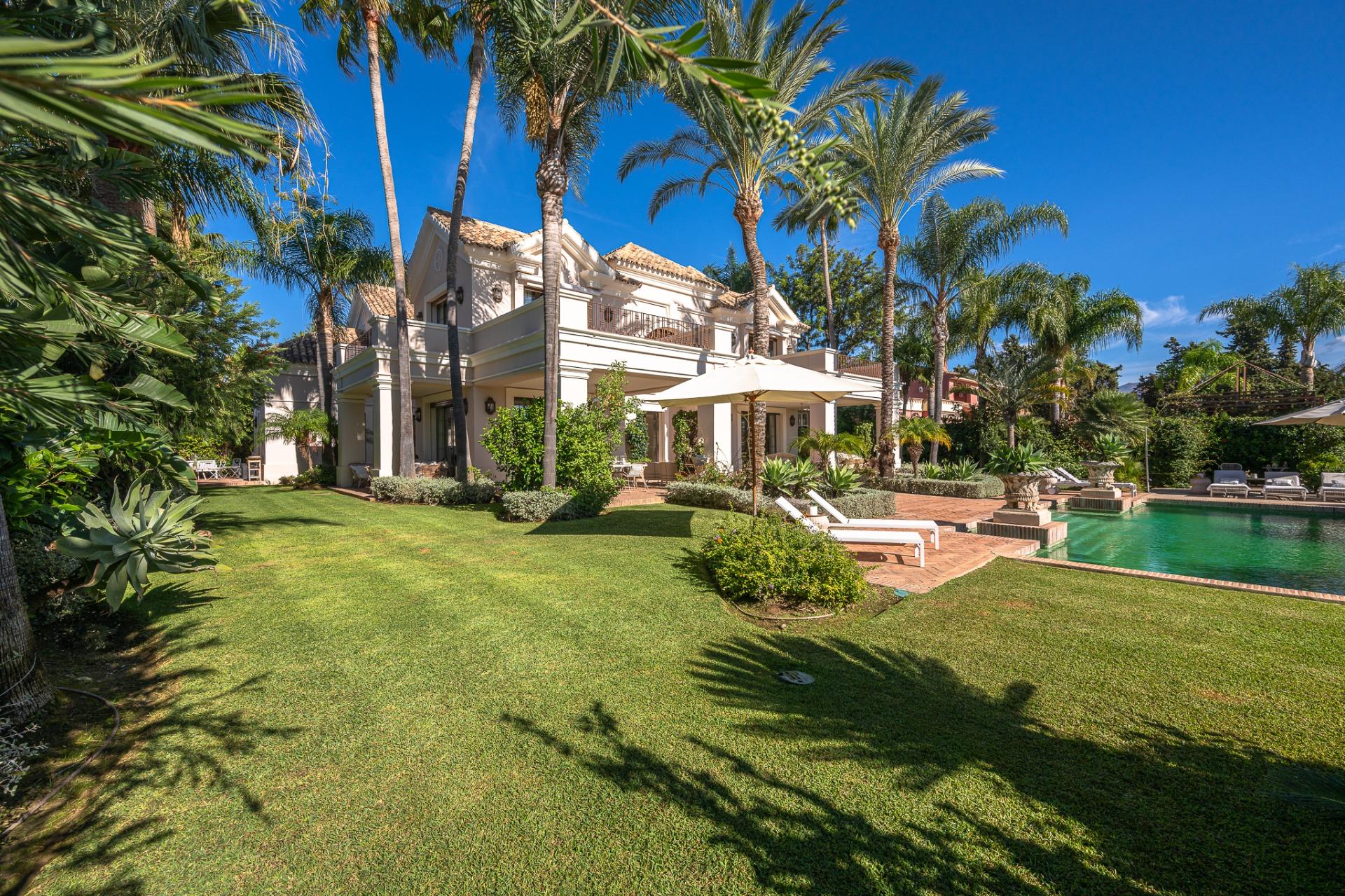 8 Bedroom Villa in San Pedro de Alcántara - Photo 4