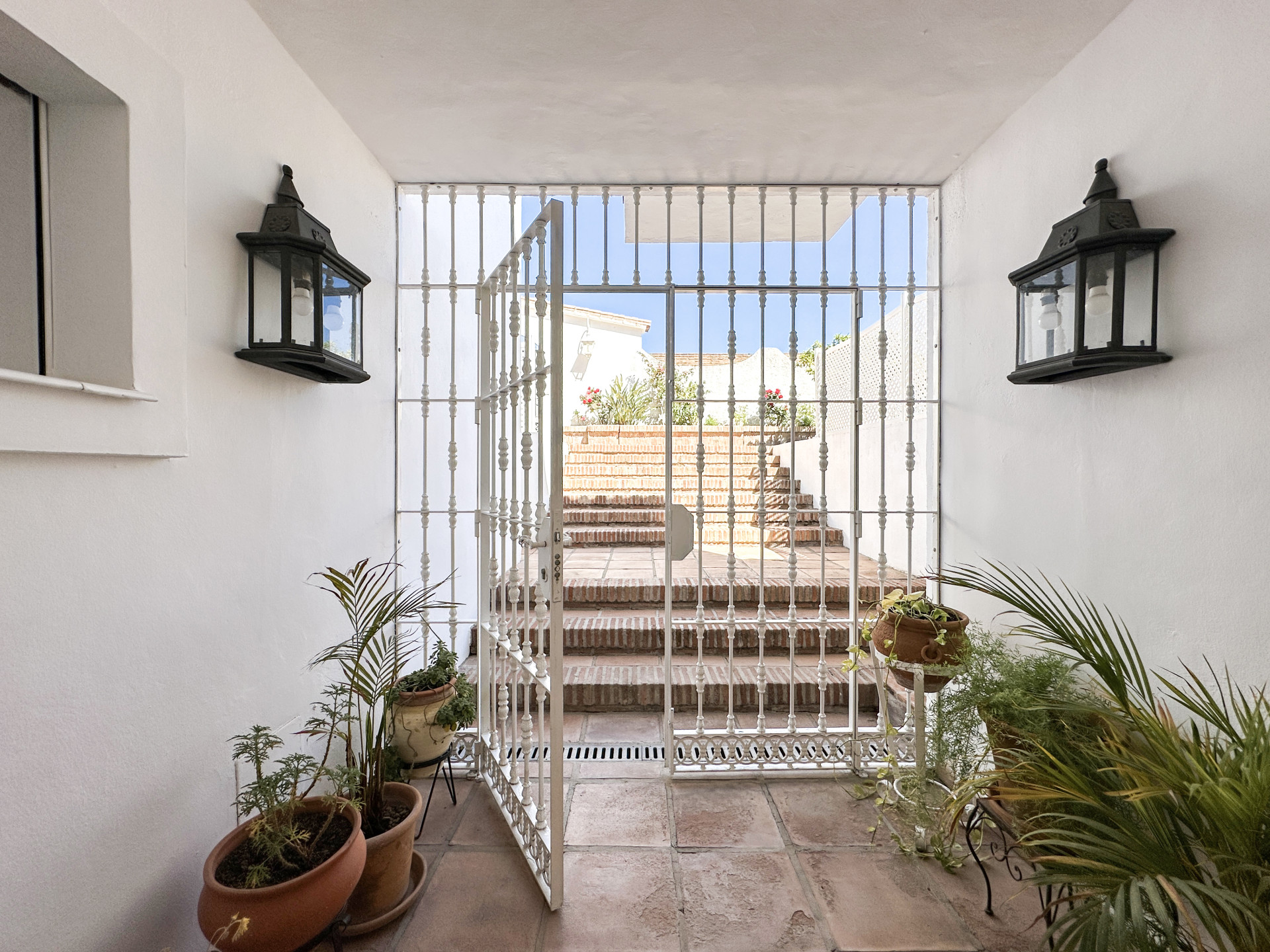 6 Bedroom Villa in Estepona - Photo 5