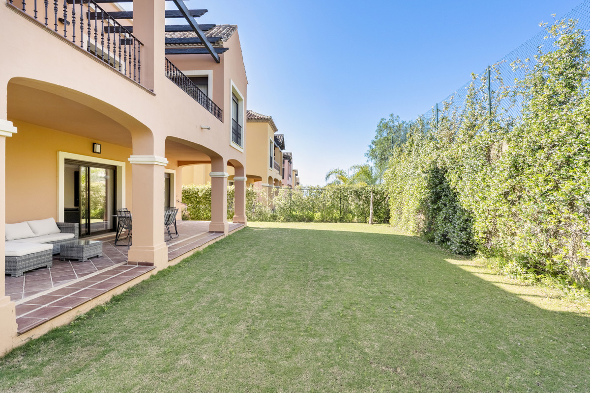 4 Bedroom Villa in Estepona - Photo 16