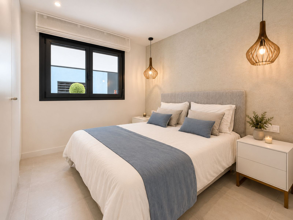 3 Bedroom Apartment in Estepona - Photo 9
