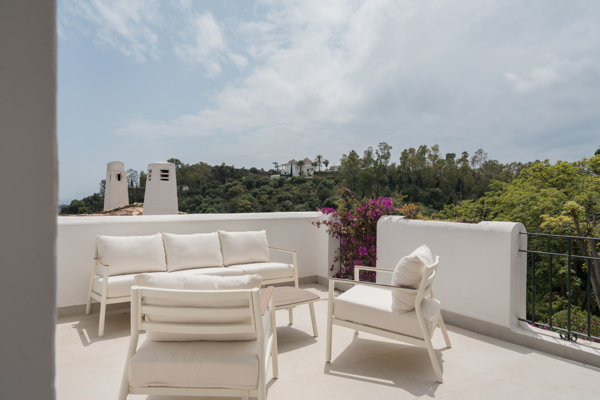 3 Bedroom Apartment in Benahavís - Photo 16