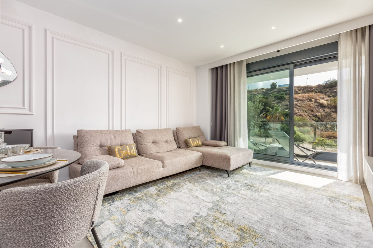 2 Bedroom Apartment in Fuengirola - Photo 10