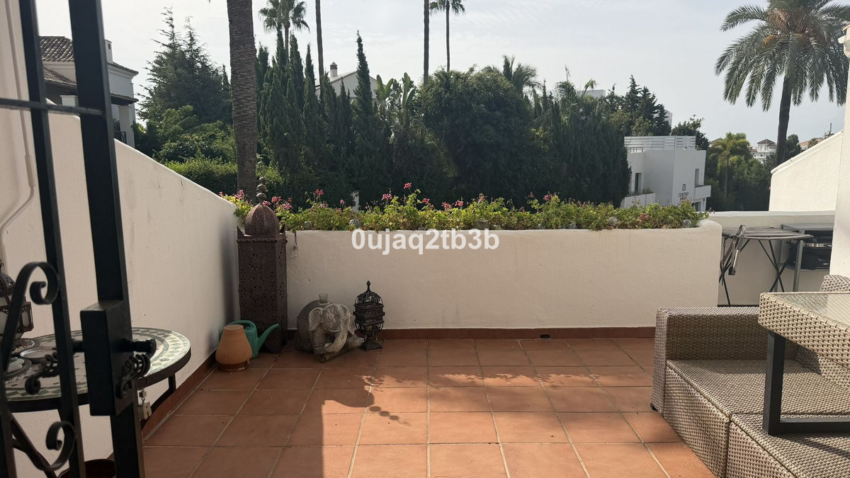 2 Bedroom Apartment in Marbella - Photo 4