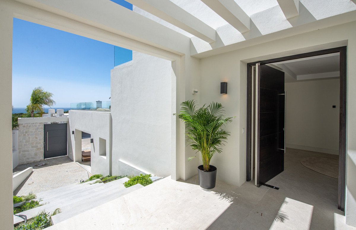 5 Bedroom Villa in Marbella - Photo 6