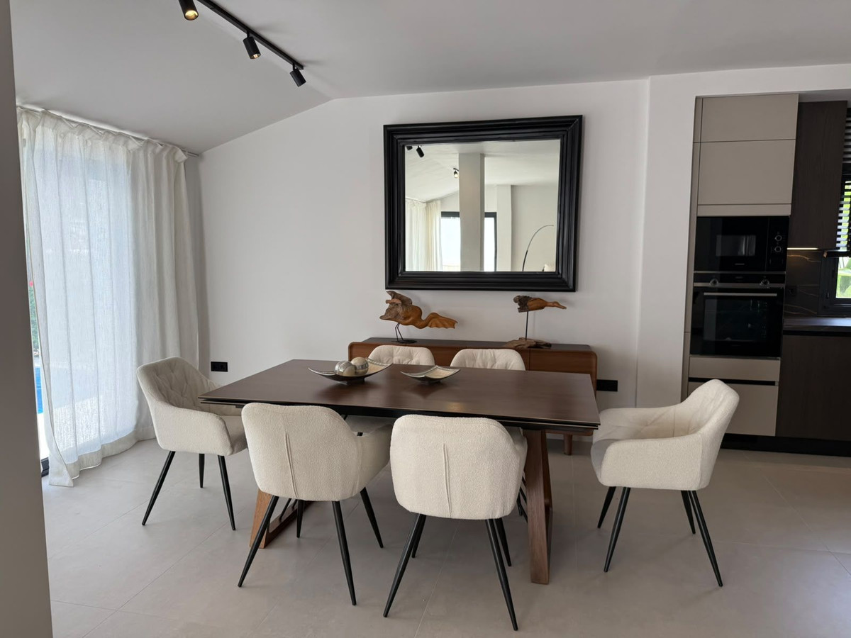 5 Bedroom Villa in Marbella - Photo 3