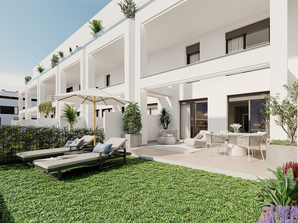 3 Bedroom Apartment in Estepona - Photo 11