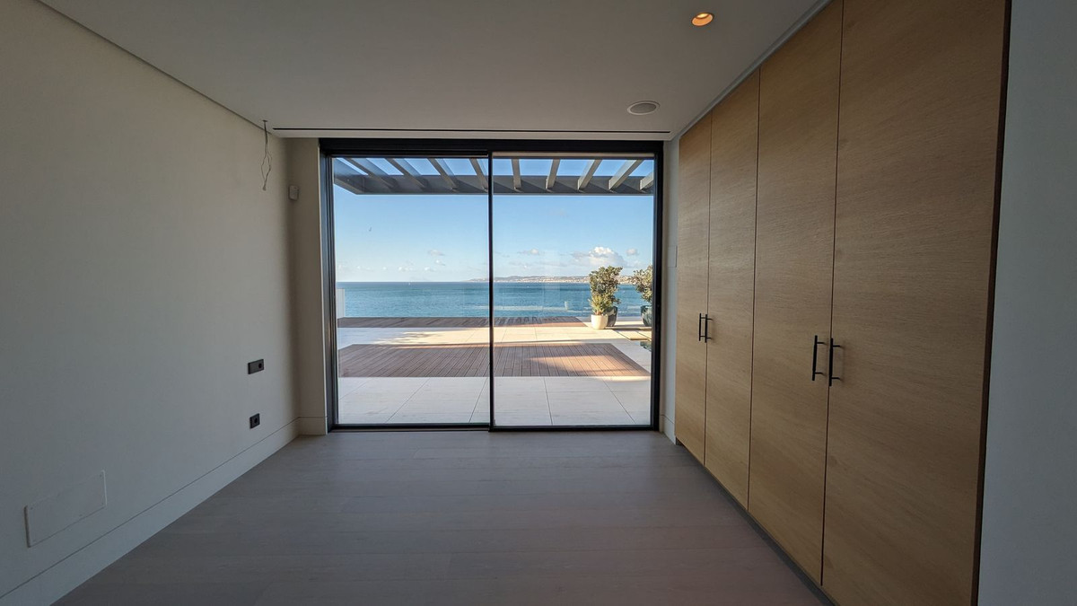 3 Bedroom Penthouse in Estepona - Photo 16