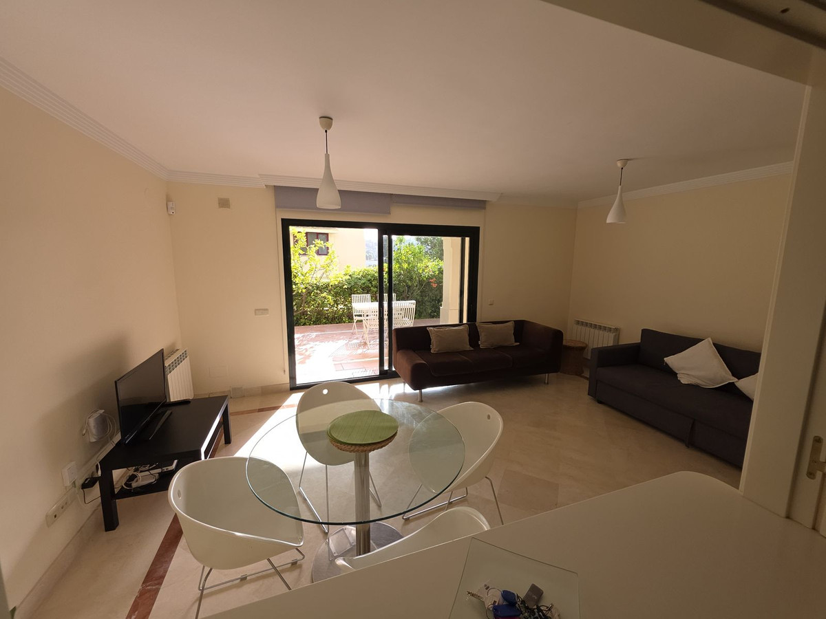 1 Bedroom Apartment in Marbella - Photo 10