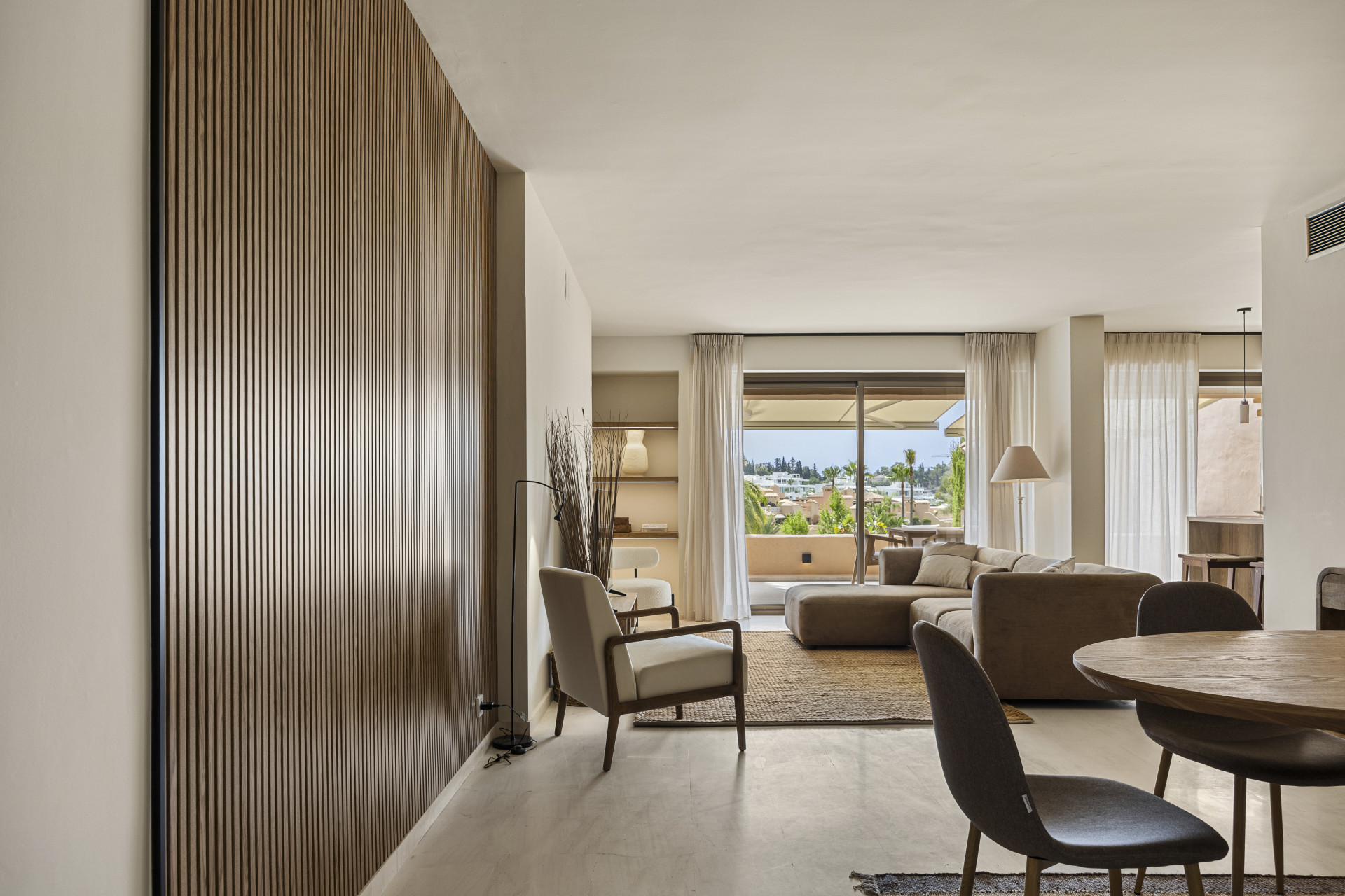 3 Bedroom Penthouse in Estepona - Photo 2