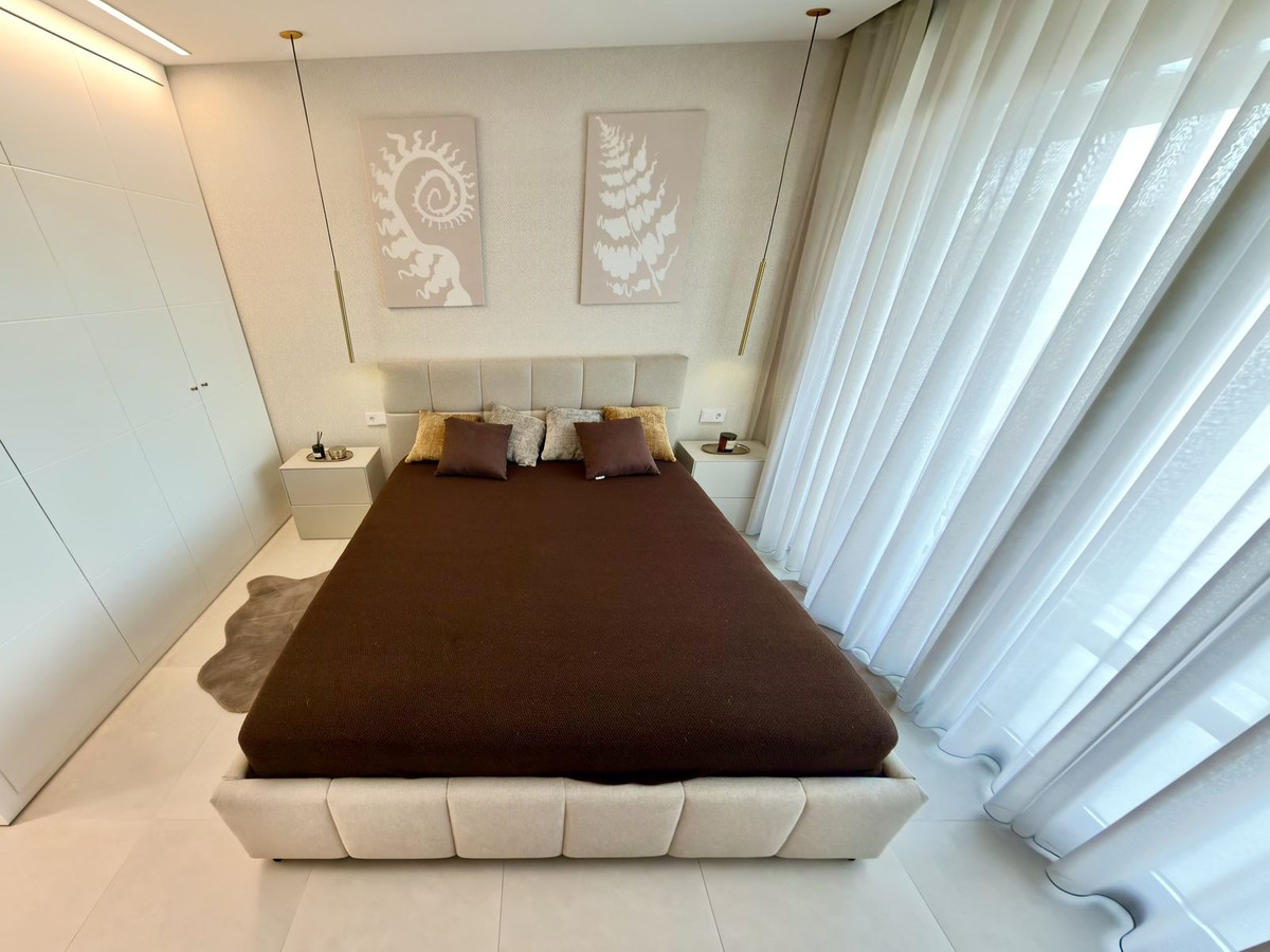 2 Bedroom Apartment in Estepona - Photo 22