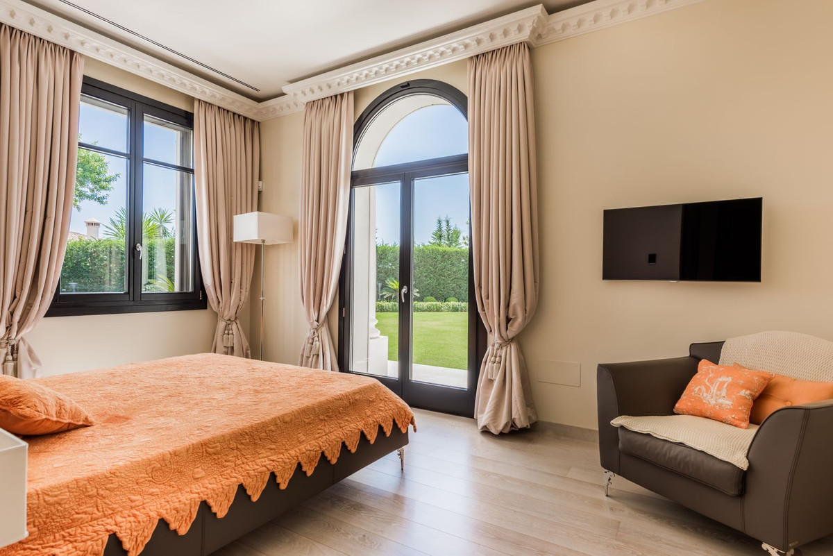7 Bedroom Villa in Marbella - Photo 32