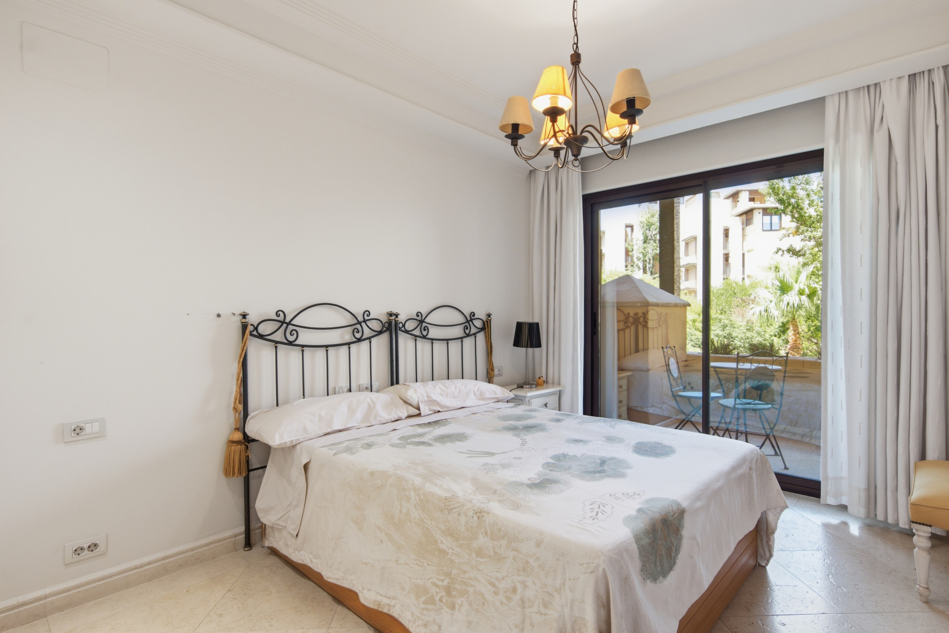 3 Bedroom Apartment in Estepona - Photo 11