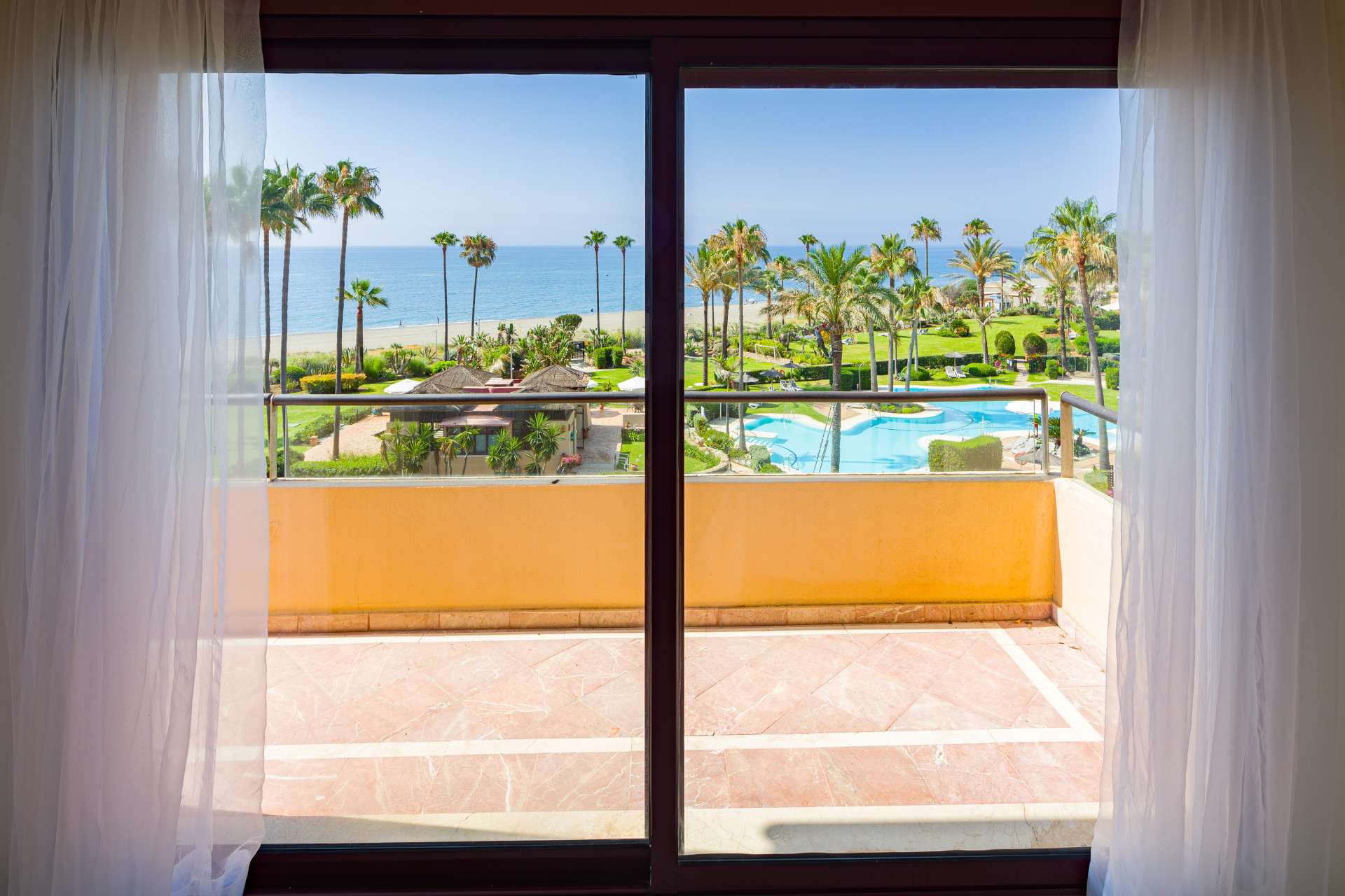 3 Bedroom Penthouse in Estepona - Photo 26