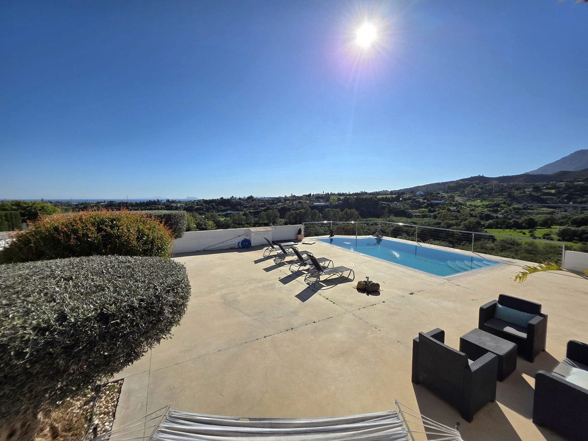 4 Bedroom Villa in Estepona - Photo 9