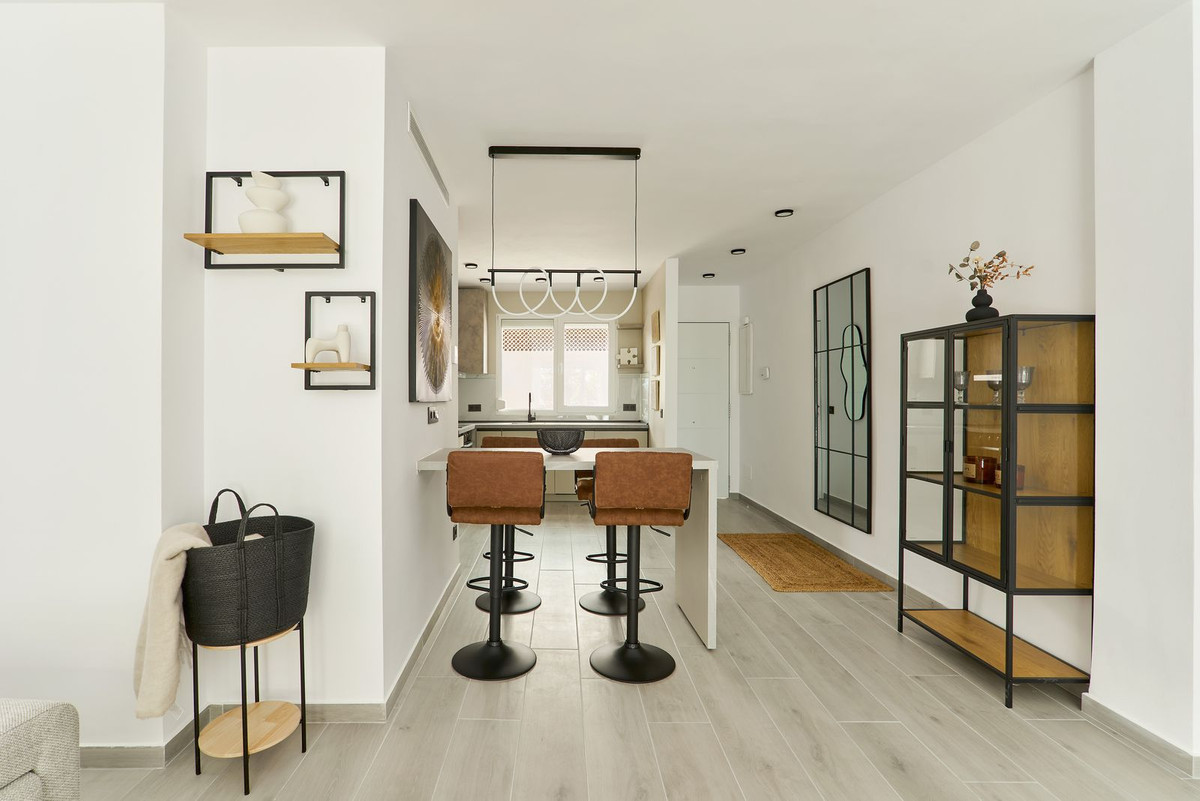 2 Bedroom Apartment in Marbella - Photo 4